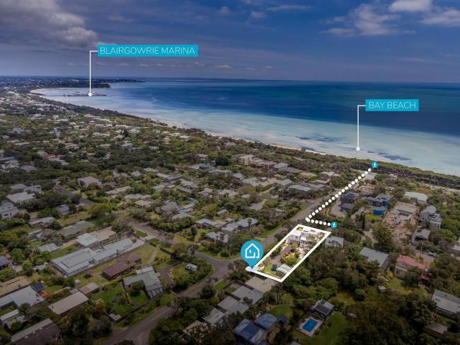 Bay Views at Tyrone Foreshore - 200m Walk to Beach Images_1