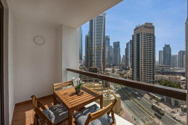 Stylish 2BR Apt just minutes from Beach Images_3