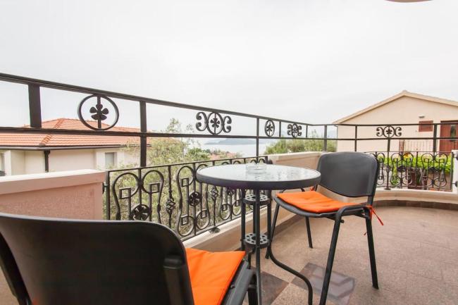 Apartment Red Images_5