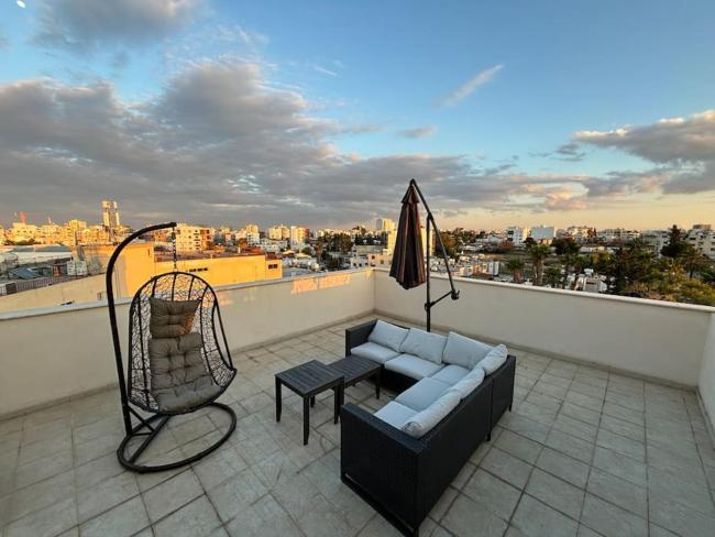 Palm View Residence with Private Rooftop Images_5