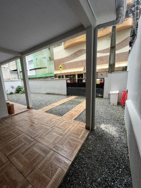 Quarto SOMENTE para MULHER Meia Praia Próximo Nereu Ramos Images_2