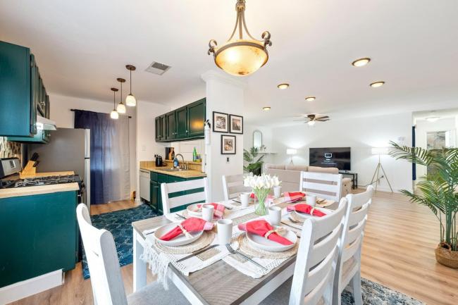 Perfect Group Getaway BR Central Location Images_4