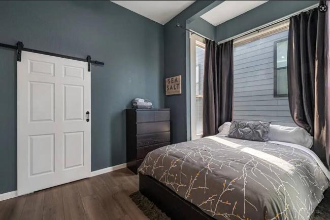 Chic and Spacious 4BD Near BART Images_4