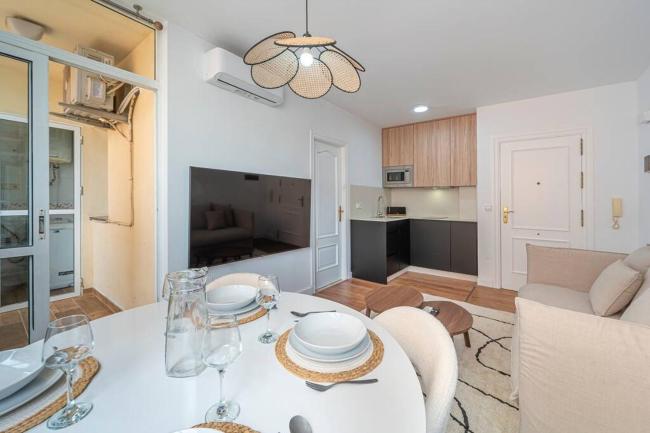 Cozy Apartment In Fuengirola with Beach Views Images_4