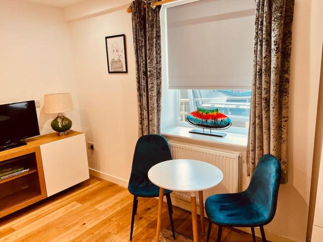 Lovely studio in Cheadle Hulme Images_5