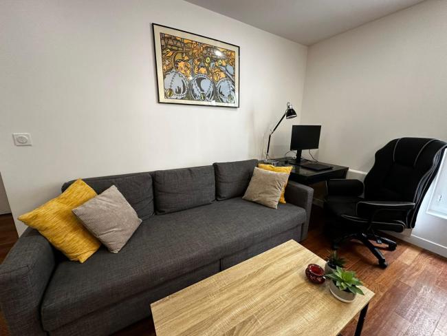 Cozy Parisian Flat in 11th Arr Images_1