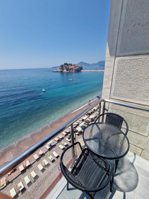 The View Beachfront Images_1