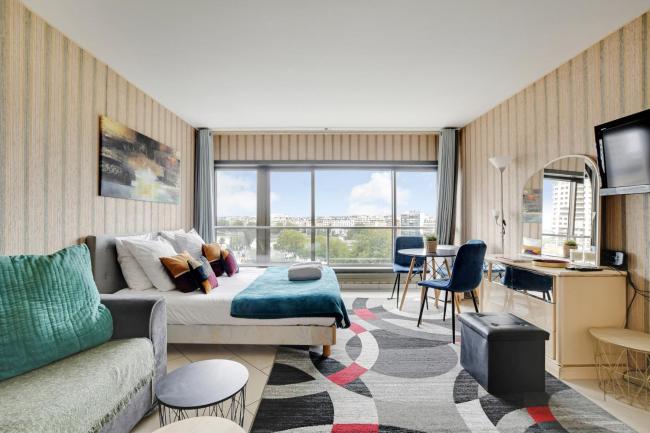 Seine & Eiffel Flat AC Images