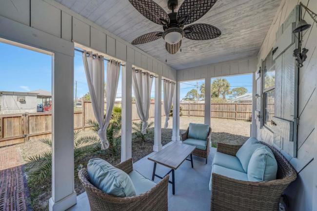 Surfs Up Sharky NEW Sleeps 6 Images_1