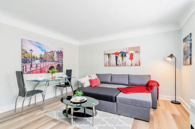 Modern Apt in Corktown Hamilton Images_4