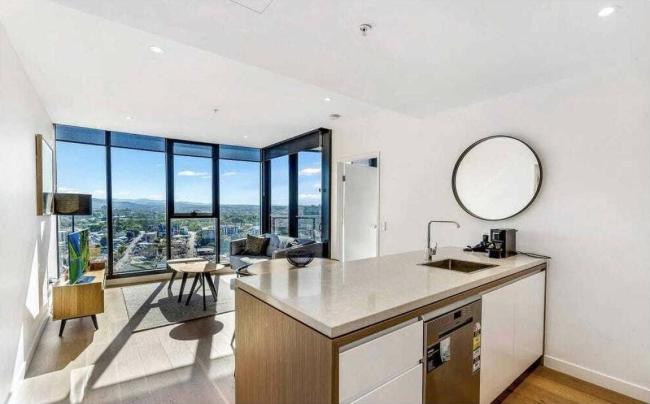 Stylish 1BR Apt with mountain views Images_5