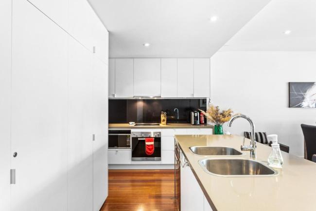 Waterfront Apt Gorgeous Views Images_2