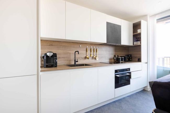 Luxury Apt Near Canary Wharf with Stunning Views Images_3