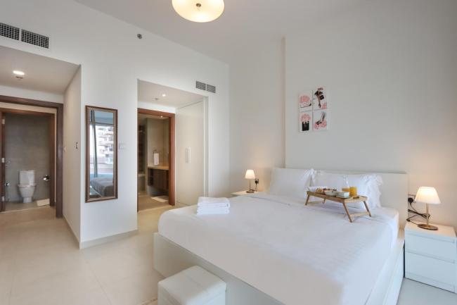 Livbnb-Tranquil 1B Steps to PalmBoardwalk Sea View Images_5