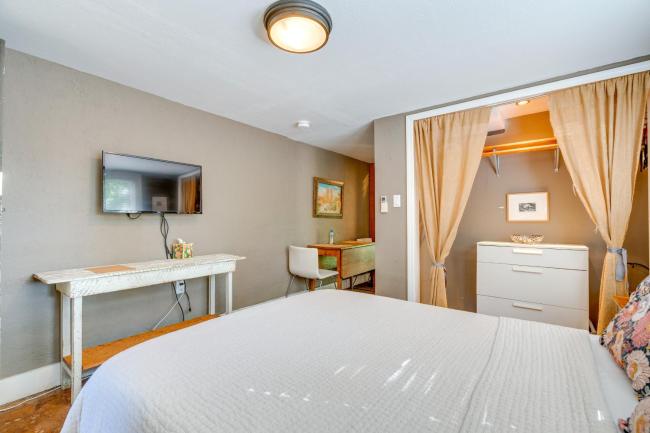 Pet-Friendly Austin Studio about 4 Mi to Downtown! Images_5