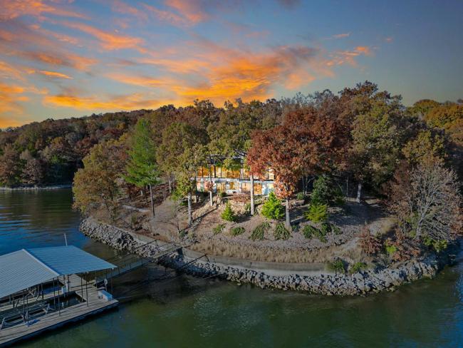The Point of View Private Dock and Bar Images_1