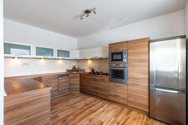 Spacious Apartment with AC and stunning views Images_3