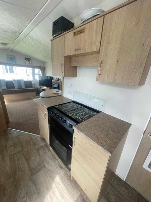 Lyons Robin Hood The Poplars Images_2