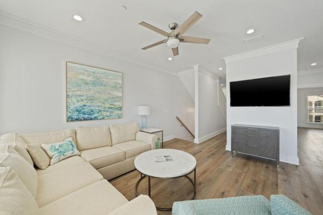 Modern House with pool access near the beach! Images_3