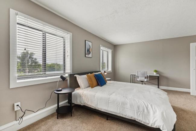River West 504 I Cozy & Spacious 1bd Apt I Pool Images_4