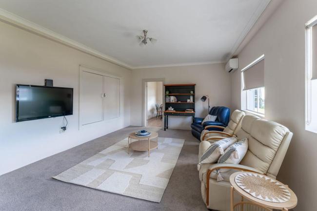 Cosy and Comfortable Unit with Parking & Wifi Images_1