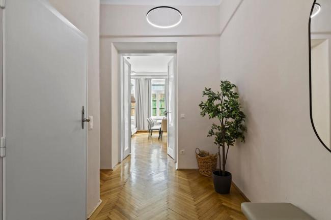 At Belvedere, Top Location Close to U1 Images_2