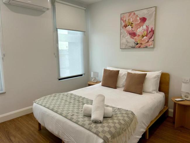 Modern Home - gr8 4 groups Images_4