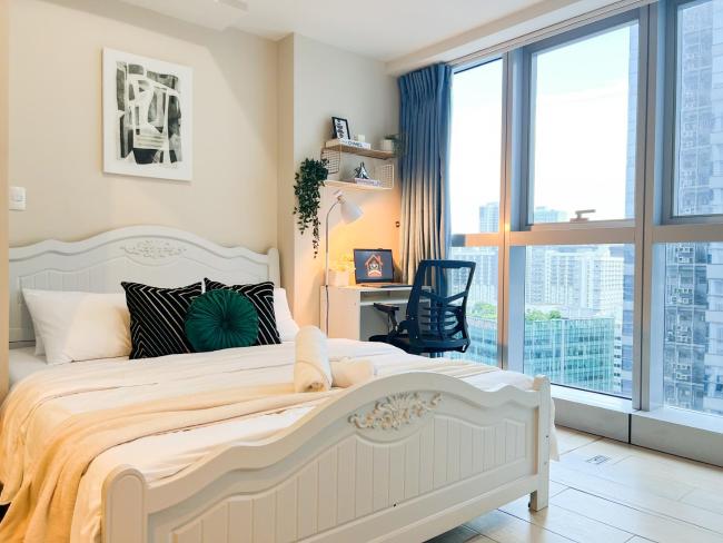 Staycation In Bgc W Netflix & Pool #upt130g Images