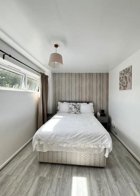 Cosy and Spacious 1Bed with Balcony Images_4