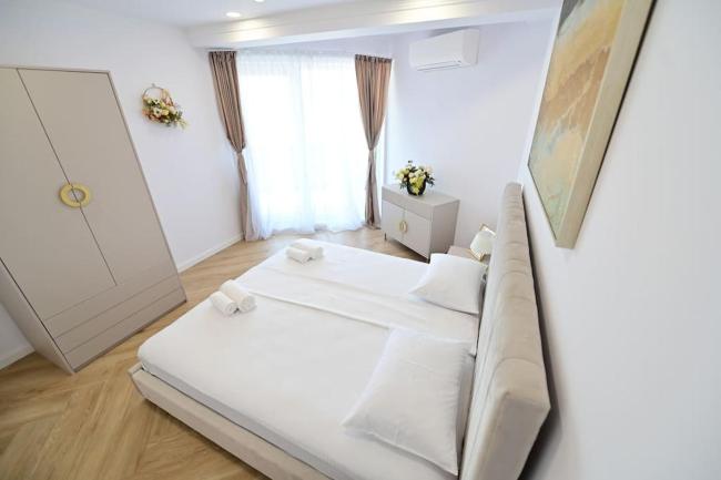 The Evolution Luxury Apt 2BD 2BA with ACs and view Images_1