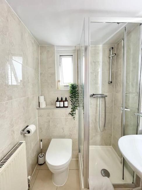 Suite with Private Bathroom in Camden 6 Images_3