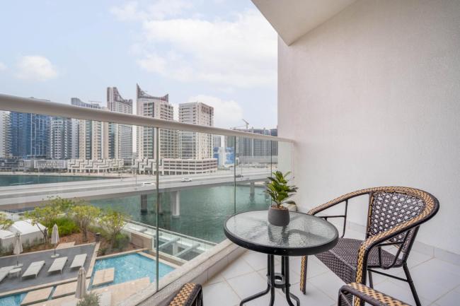 GuestReady - Modern studio with Dubai Canal View Images_1